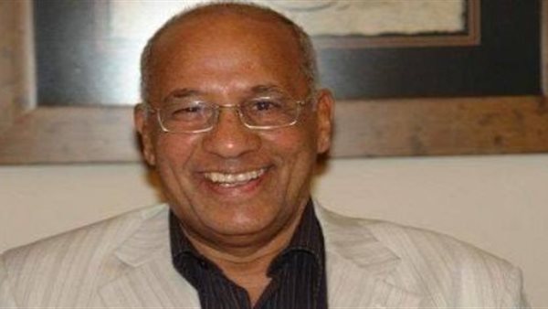 الدكتور أحمد درويش