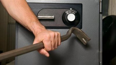 سرقة 400 ألف جنيه ومشغولات ذهبية من داخل خزنة منزل مدير شركة بأكتوبر