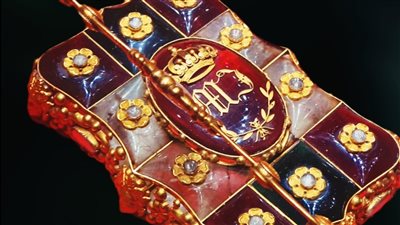 مصنوعة من ذهب عيار 18.. متحف المجوهرات الملكية يعلن عرض حقيبة للملك فاروق