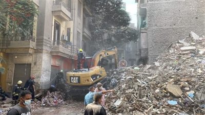 بث مباشر | لحظة انتشال أول ضحايا العقار المنهار بالضاهر في القاهرة