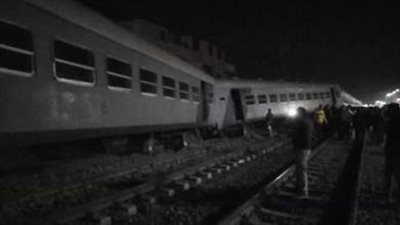 تفاصيل وفاة 4 أشخاص دهسًا أسفل عجلات القطار في المنيا | بث مباشر