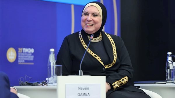 وزيرة التجارة والصناعة