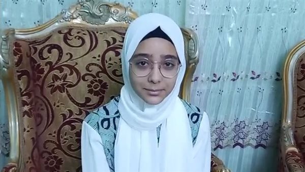 الطالبة إسراء أحمد