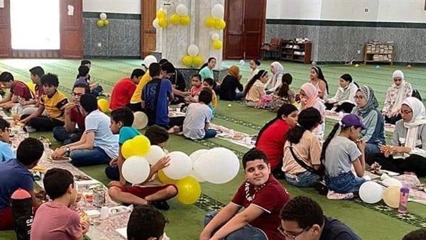 المسجد الكبير يقيم