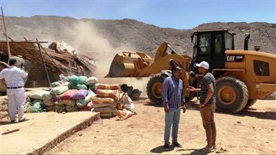 تنفيذ 9 قرارات إزالة لطواحين وكسارات الذهب بقرية أبو الريش بحرى في أسوان