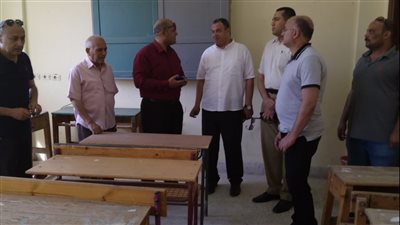 قبل انطلاق الامتحانات.. محافظ كفر الشيخ يوجه بمتابعة وتطهير لجان الثانوية العامة