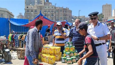 إزالة فروشات الباعة الجائلين.. حملة مكبرة لردع المخالفين بمحطة مصر بالإسكندرية