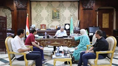 محافظ المنيا يناقش عددا من القضايا خلال لقائه مع أعضاء مجلس النواب والشيوخ