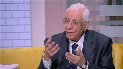 تستمر لساعات.. أستاذ طب الحالات الحرجة يكشف أعراض الذبحة الكاذبة | فيديو