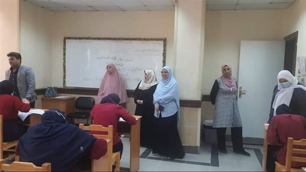 جانب من لجان الامتحانات