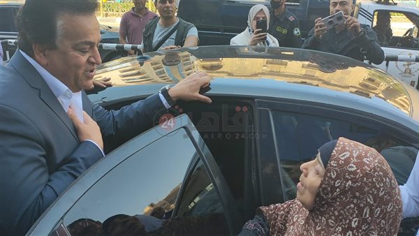 سيدة بالغربية تستوقف