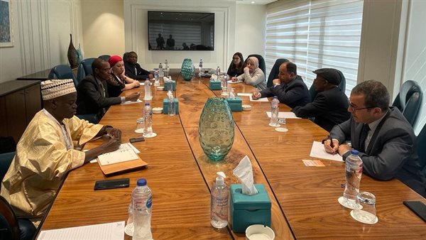 لقاء وزير المالية