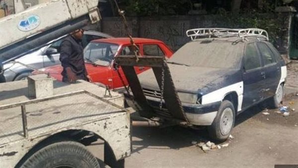 سيارة متهالكة 