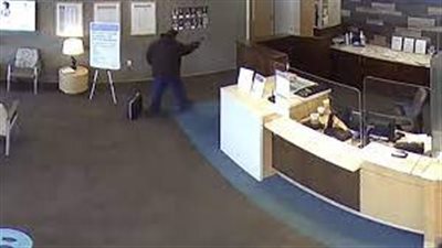 طلب الشرطة وأبلغ عن نفسه.. مسلح أمريكي يهاجم عيادة طبية ويطلق النيران على المتواجدين