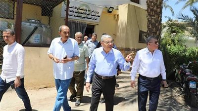 محافظ المنيا يتابع سير العمل في المركز النموذجي لتجميع الألبان ومنفذ بيع اللحوم البلدية بأسعار مخفضة بمركز أبو قرقاص