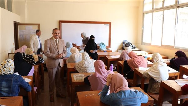 تفقد لجان الامتحانات