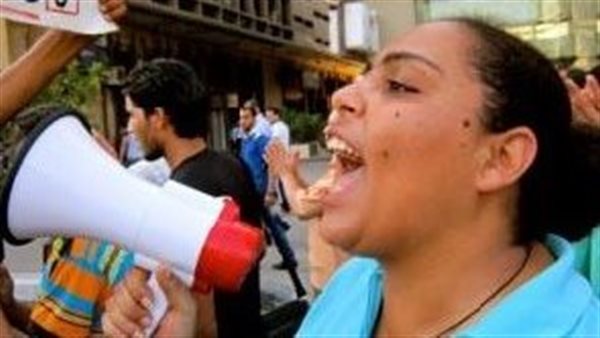  الصحفية رشا عزب