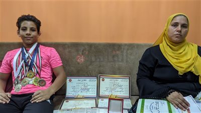 والدة بطل الجمهورية في المصارعة الرومانية: الواسطة شالت إبني من المنتخب.. ووضعوا لاعبا مغلوب منه 10/1