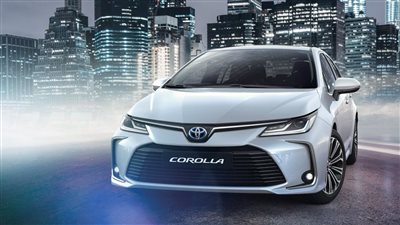 رغم شكاوى الوكيل من قلة المخزون.. تويوتا كورولا 2022 متوفرة لدى التجار وتباع بزيادة غير رسمية