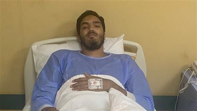محمد مصيلحي يطمئن على لاعب سلة الاتحاد بعد إجرائه جراحة عاجلة