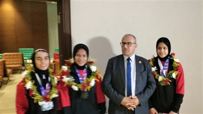 بالطبل والزمر.. أهالي المحسمة بالإسماعيلية يستقبلون بطلة العالم لرفع الأثقال تحت السن