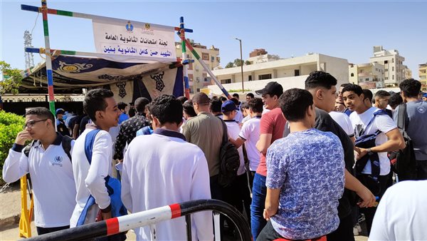 توافد الطلاب على