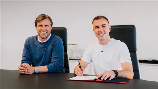 جوتزه خلال توقيع