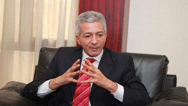 الدكتور علاء عز