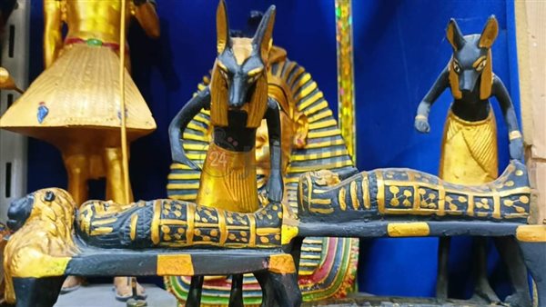 تماثيل الفراعنة مقلدة