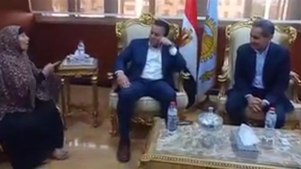 سيدة بالغربية تستوقف