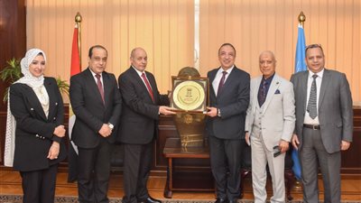 محافظ الإسكندرية يشيد بدور النيابة الإدارية في مكافحة الفساد المالي والإداري.. صور