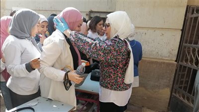 محدش من حقه يلمسنا.. شكاوى من طالبات الثانوية العامة بسبب التفتيش الذاتي أمام اللجان