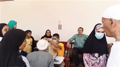 تضم 4 تخصصات.. الكشف على 450 مواطنا بقرية المريس بالأقصر في قافلة طبية مجانية