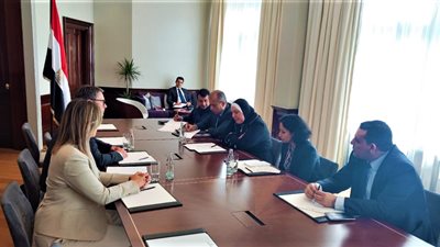 وزيرة التجارة تناقش دخول اتحاد مصنعي السيارات الألمانية للسوق المصري