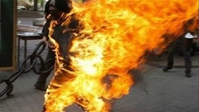 بسبب خلافات مع زوجته.. عامل يشعل النيران بجسده اعتراضا على المشاكل الأسرية بسوهاج | بث مباشر 
