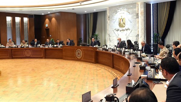 رئيس الوزراء يتابع