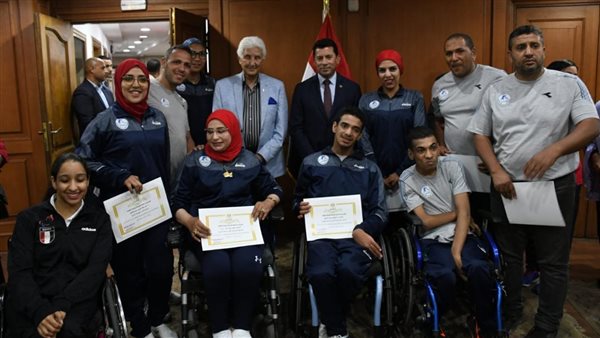 وزير الرياضة يُكرم