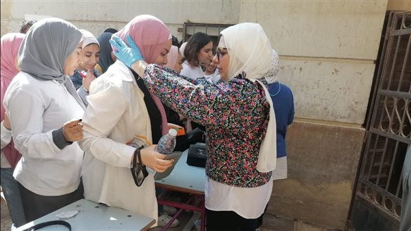 تفتيش الطالبات 