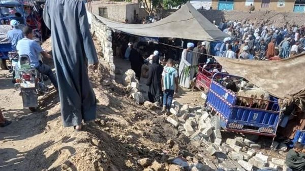 انهيار حائط على 3