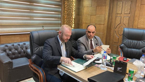 سفير نيوزلندا ومسؤول