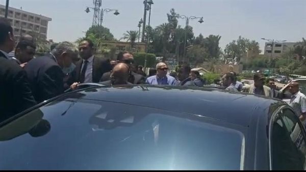 تشييع جثمان شقيقه