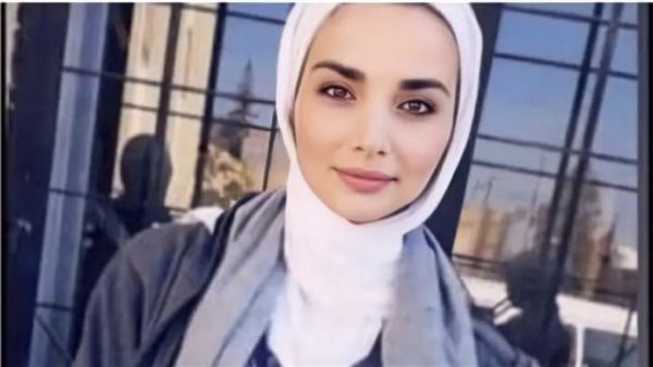 الطالبة إيمان مؤيد