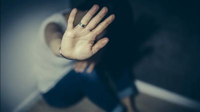 جرائم أسرية| أب يقطّع ابنته ببولاق وآخر يشوه جسد صغيرته بالهرم.. وفتاة تنجب من شقيقها بمدينة نصر