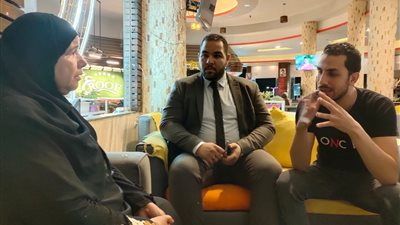 مسنة تستغيث بعد اعتداء أولاد زوجها عليها بحلوان: نجله الكبير حاول التعدي علي جنسيًا| فيديو