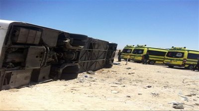 تفاصيل إصابة 11 شخصًا إثر انقلاب أتوبيس بمطلع كوبري قها في القليوبية | بث مباشر