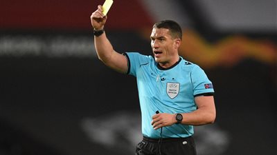 عُوقب بالإيقاف لكثرة أخطائه.. كل ما تريد معرفته عن كوفاكس حكم مباراة الأهلي وبيراميدز