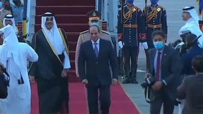 بث مباشر.. السيسي يستقبل أمير قطر بمطار القاهرة 