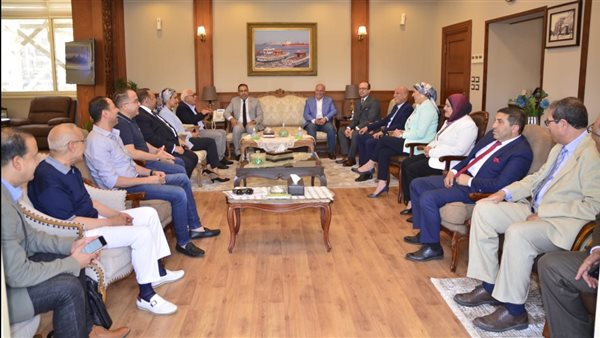 محافظ بورسعيد يستقبل