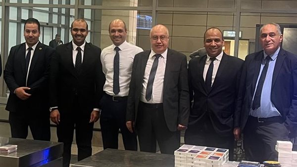 رجال الجمارك وجزء