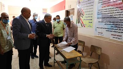 محافظ المنيا يتابع سير امتحانات الثانوية العامة.. ويشدد على عدم دخول الهواتف المحمولة للجان